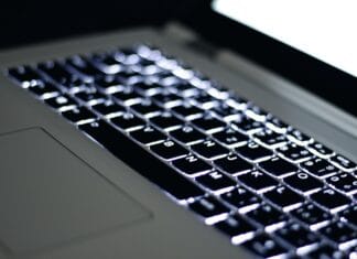 Docker a bezpieczeństwo: Jak chronić kontenery na Linuksie?