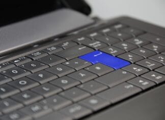 Jakie są zalety i wady macOS w porównaniu do Linuxa?