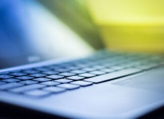 Jak system operacyjny zarządza pamięcią?